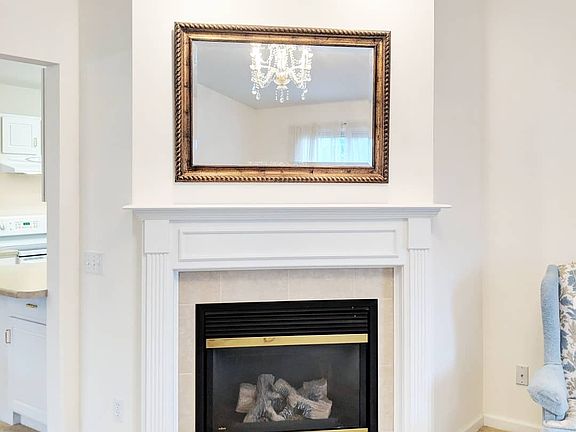 Gas Fireplace & Mantel