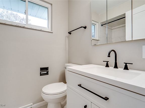 3rd image of 3901 Moreland Ave