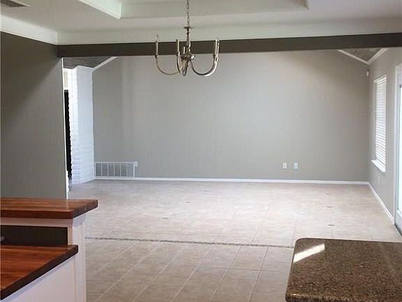 3rd image of 90 Glen Abbey St