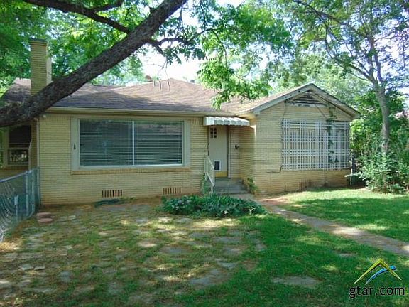 4th image of 801 Fort Worth St