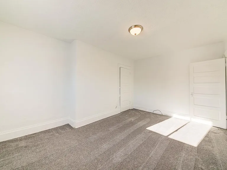 2030 Pioneer Ave — Photo 18