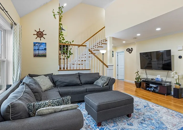 4 Commodore Way — Photo 4