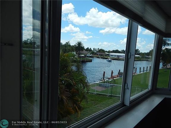 2nd image of 840 NE Pine Dr #205