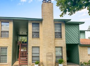 516 N King St APT 104, Seguin, TX 78155