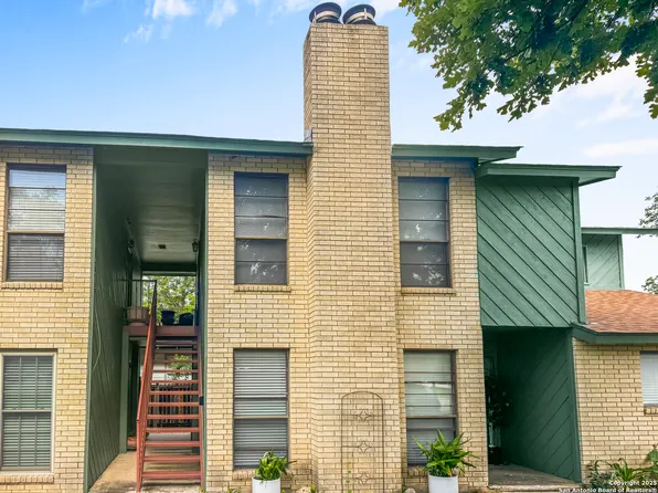 516 N King #104, Seguin, TX 78155