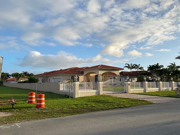 3rd image of 8615 Swgrand Canal Dr