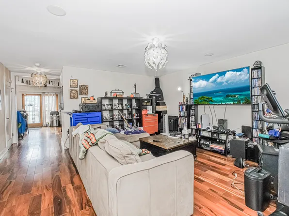 934 Jefferson Avenue image 3 of 36