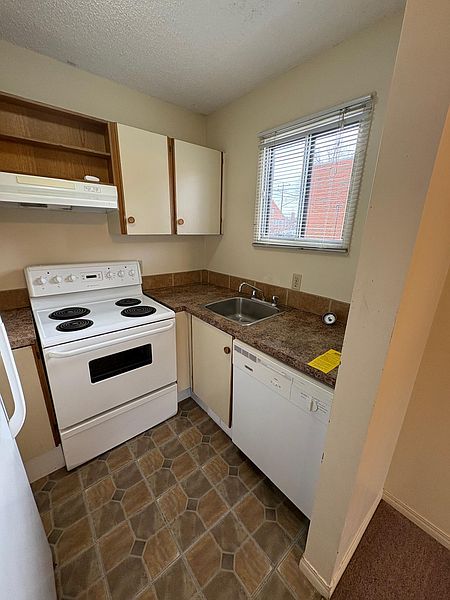 Calgary Townhouse for rent - 3 Bedrooms — photo 5