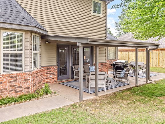 2nd image of 501 Steele Dr