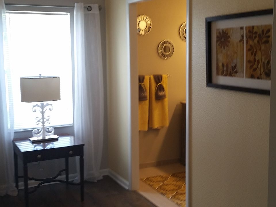 Master Bedroom/ Bath