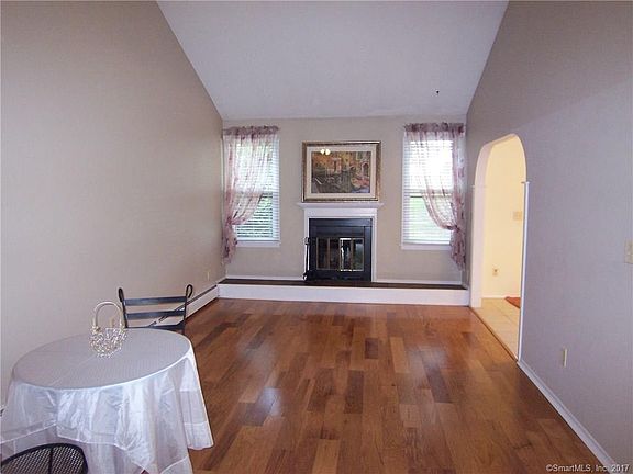 4th image of 5 Hickory Ln