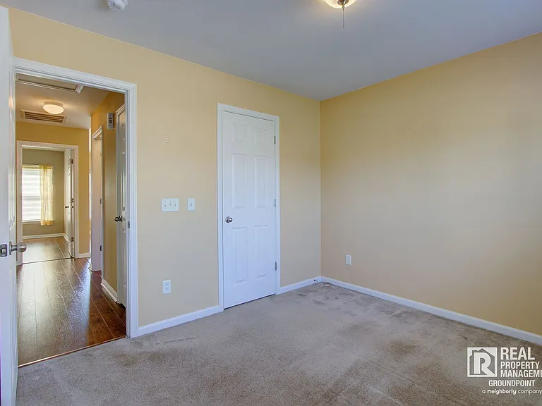 97 Avonshire Dr — Photo 17