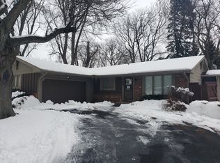 704 Woodridge Dr, Rockford, IL 61108