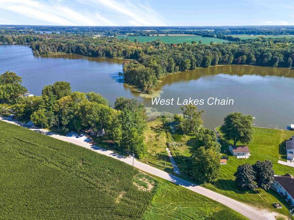 9094 N Steinbarger Lake Dr, Wawaka, IN 46794