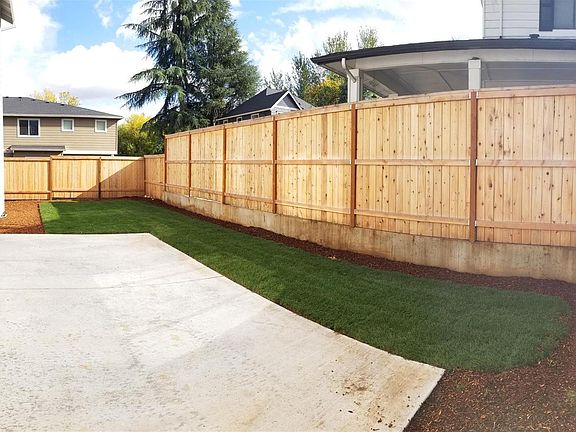 4th image of 3050 SE Evergreen St