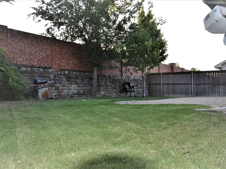 9401 Preston Trl — Photo 24