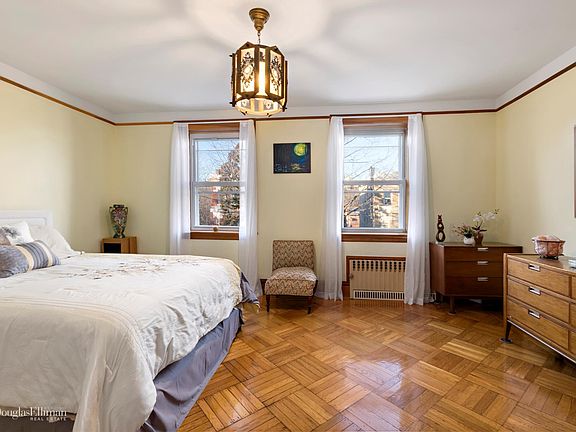 4th image of 88 Midwood St
