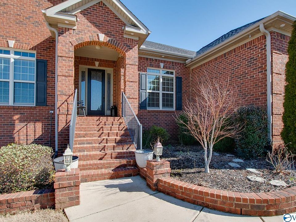 1st image of 204 Legendwood Dr