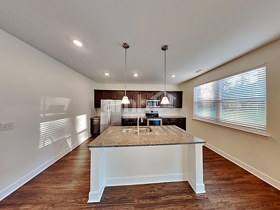 5th image of 2907 Throneberry Ln