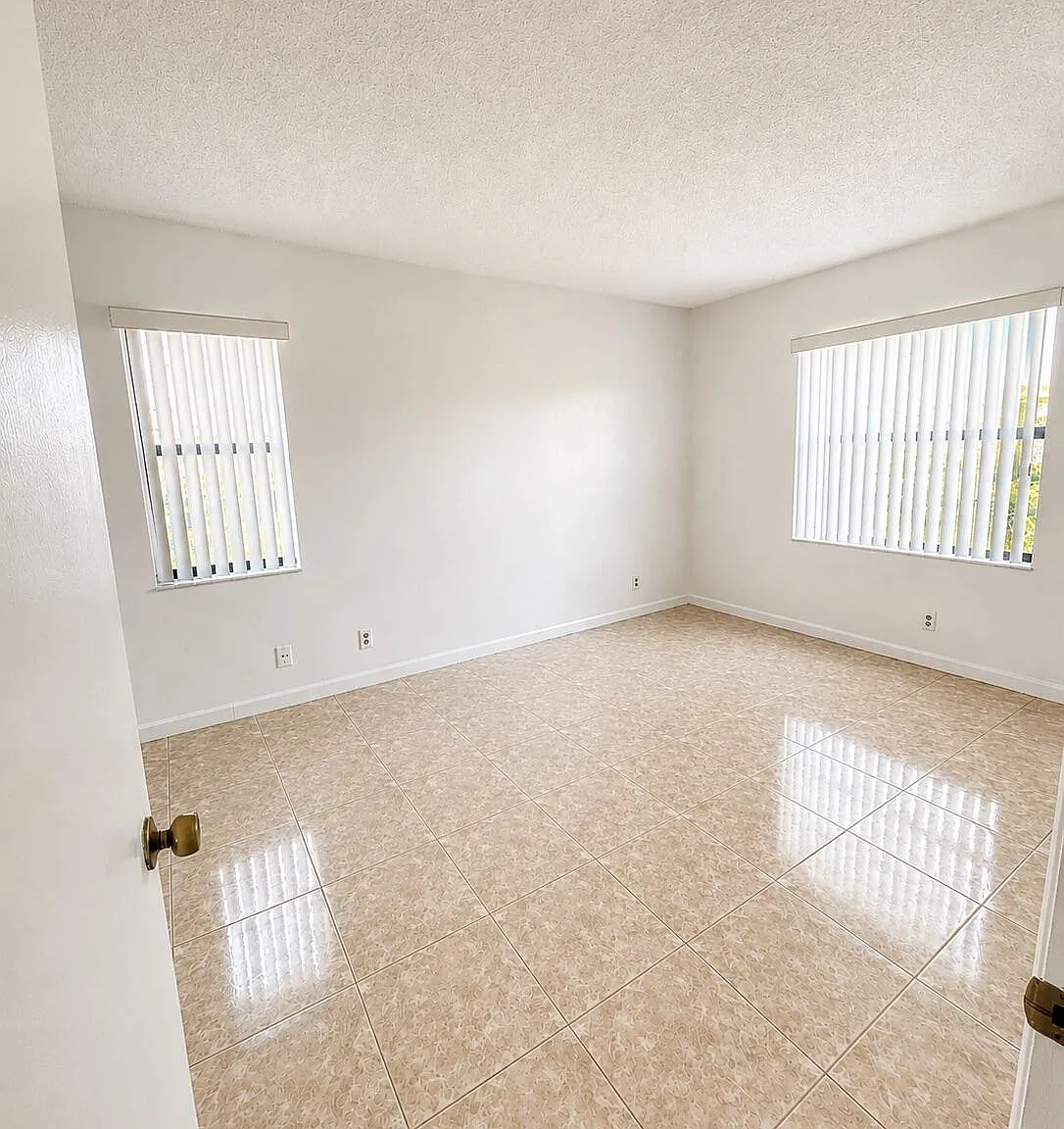 2 bed, 2.0 bath, 735 sqft, $1,700 — Photo 3
