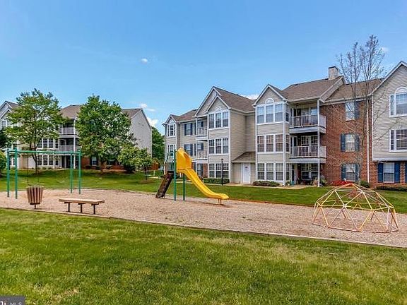 4th image of 3580 Sherbrooke Cir Unit 101