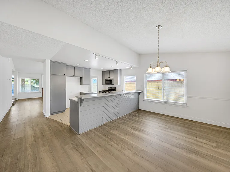 7750 Perlite Ave — Photo 9