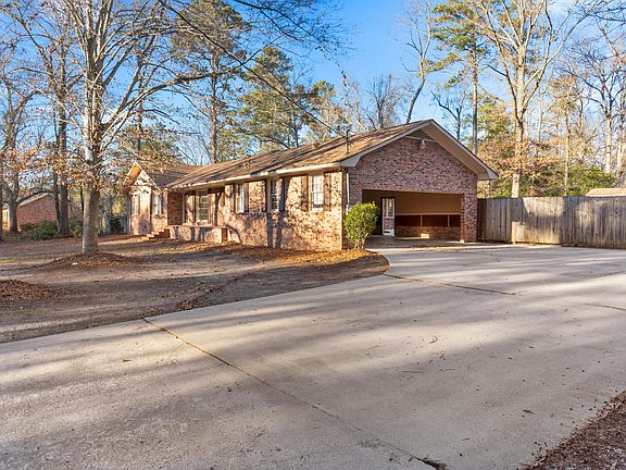 3rd image of 2060 Longwood Dr
