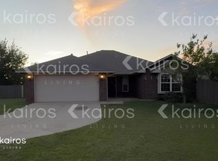 3999 Applegate Dr, Moore, OK 73160