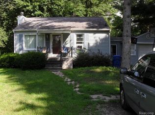 5440 Hanley Blvd, Waterford, MI 48327