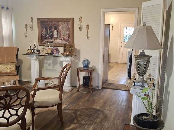 4th image of 1346 W Century Blvd