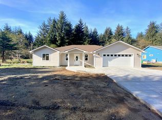 131 Sea Foam Dr, Crescent City, CA 95531