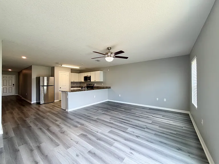 687 Gila Dr — Photo 3