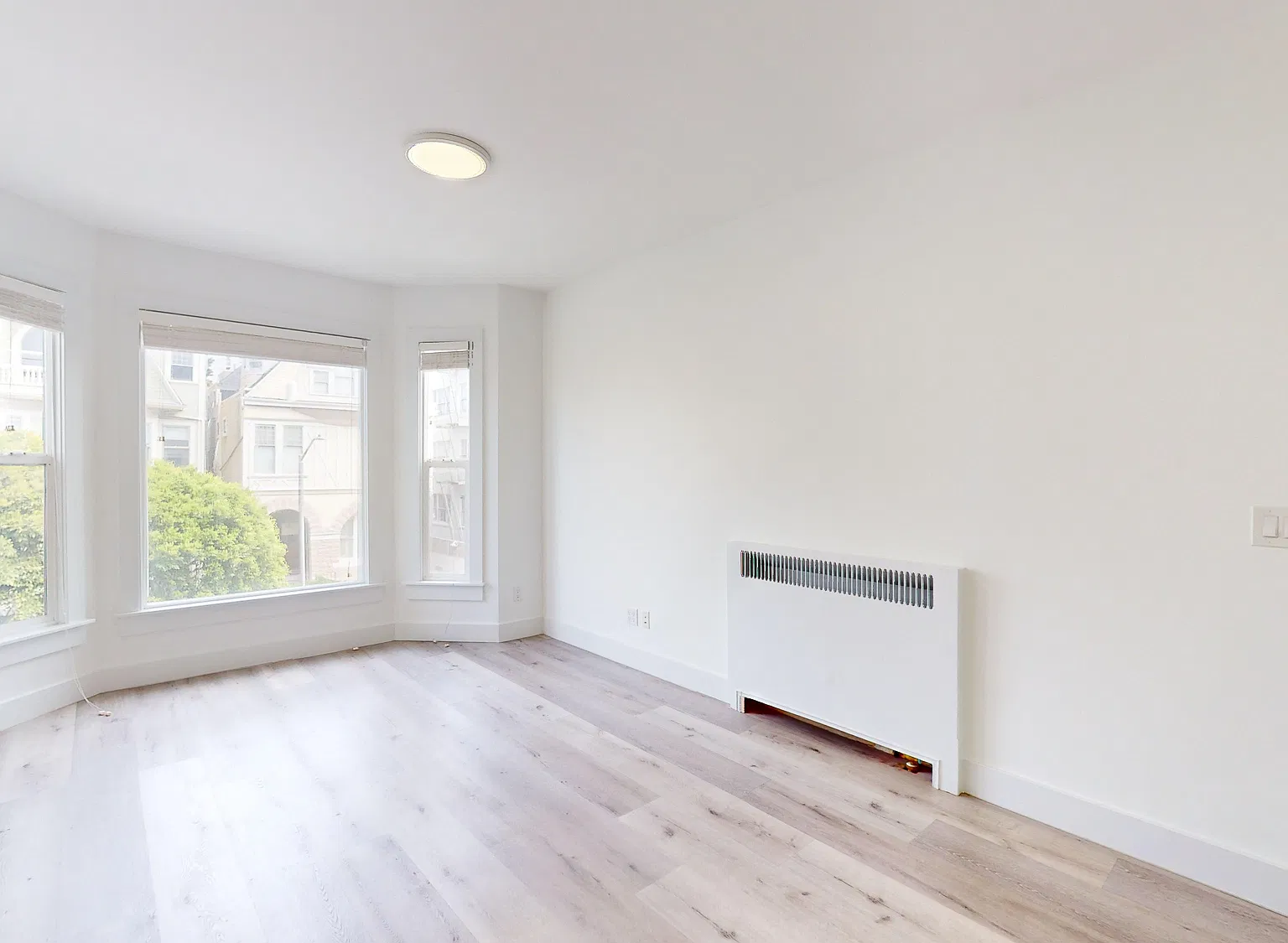 Charming 2BR/1BA Apartment in Pacific Heights — Photo 1