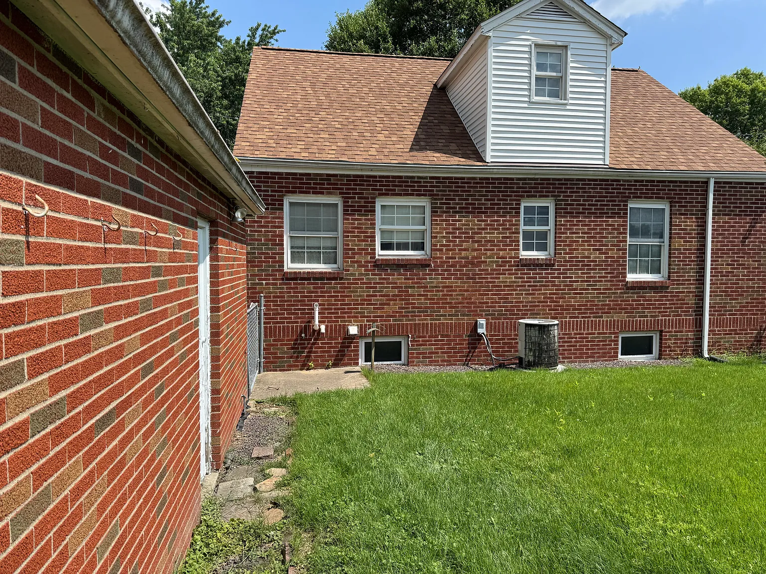 3 bed, 1200 sqft, $1,775 — Photo 2
