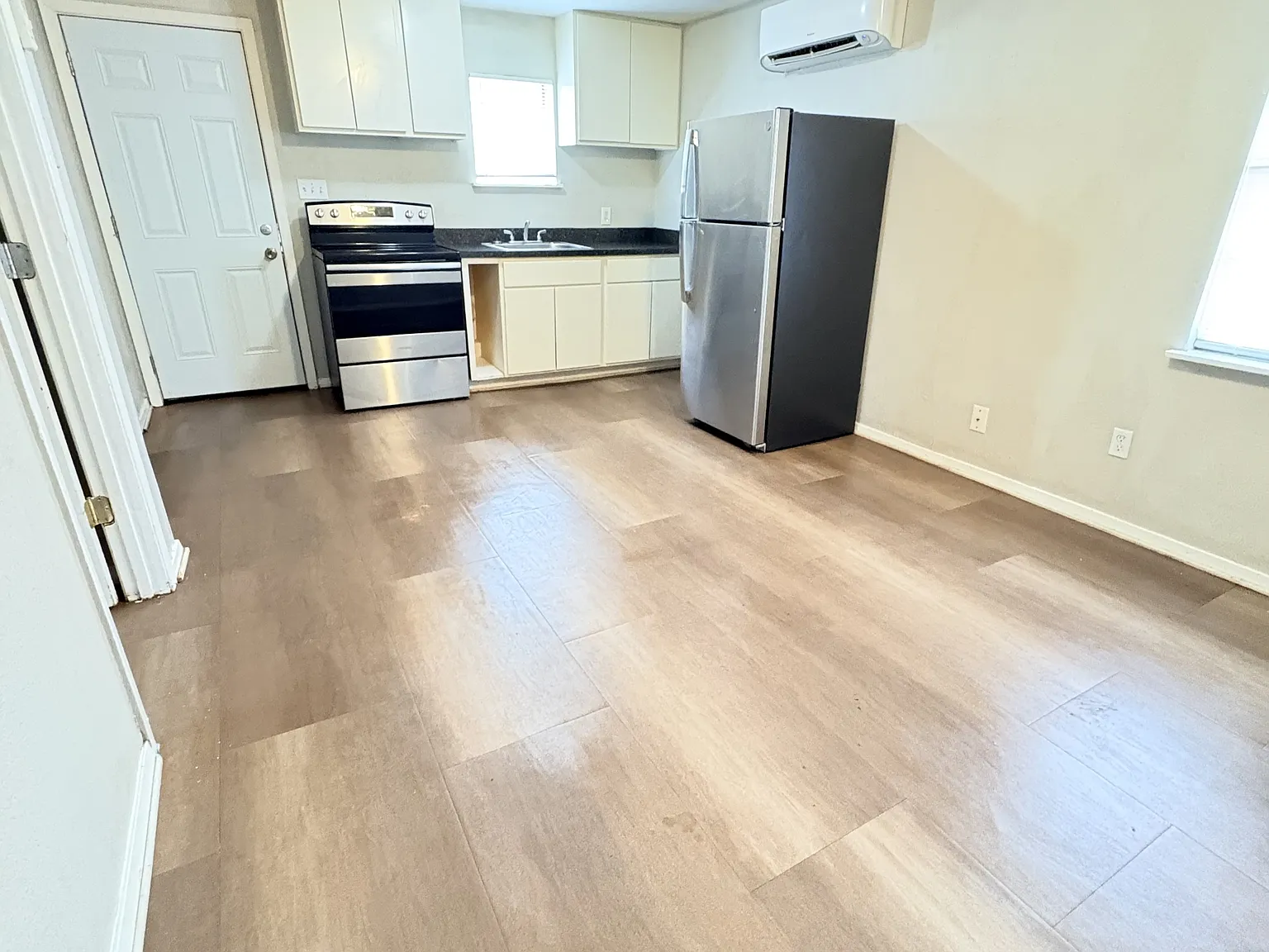709 Baylor St - C — Photo 4