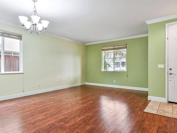 2nd image of 1732 Hillingdon St