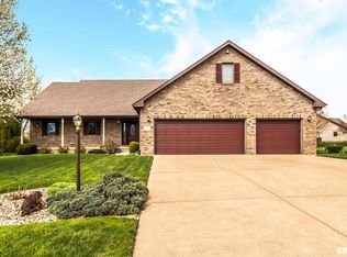 702 Sunburst Ln, Washington, IL