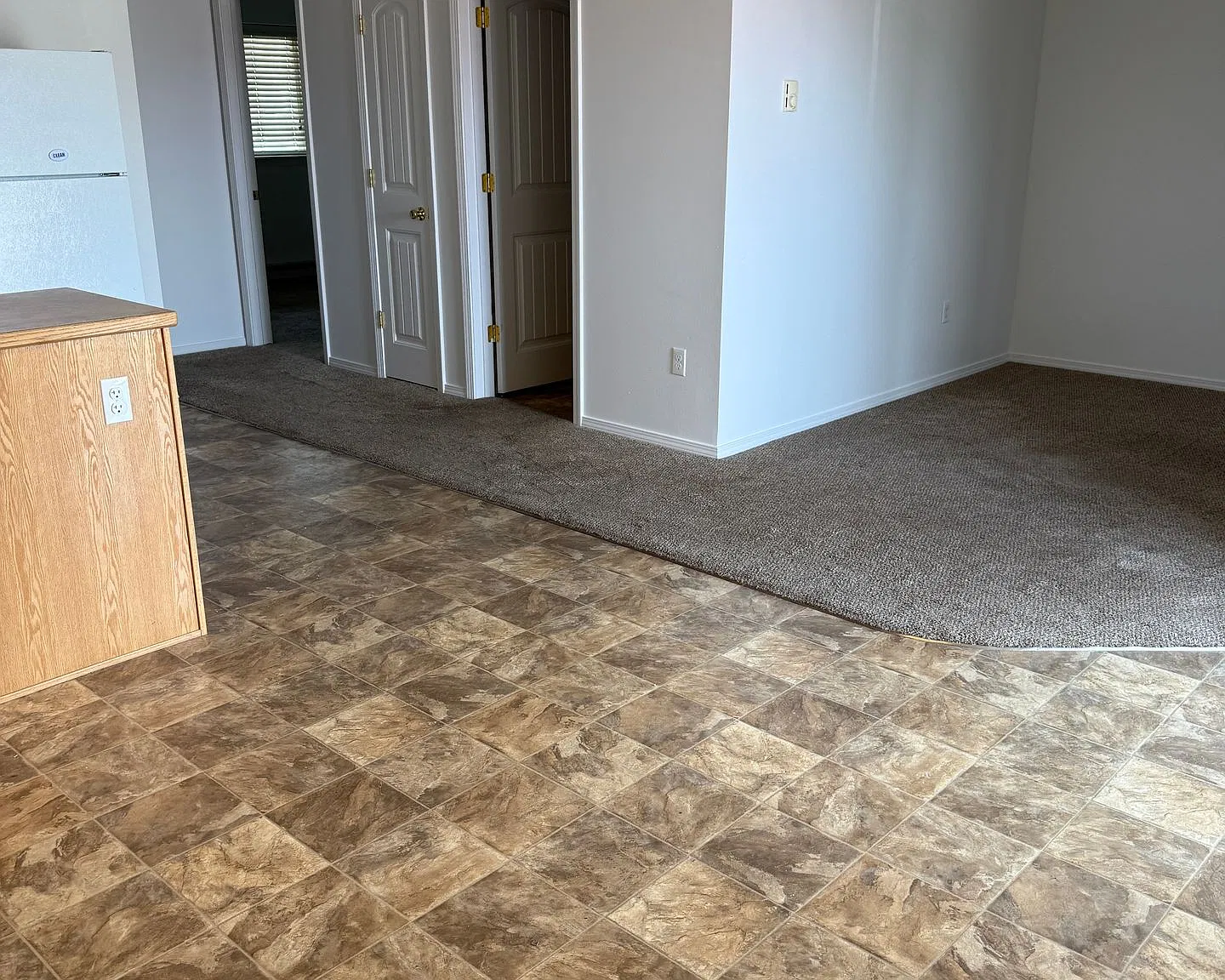 Centrally located, Cozy 2 Bedroom 1 Bath — Photo 3
