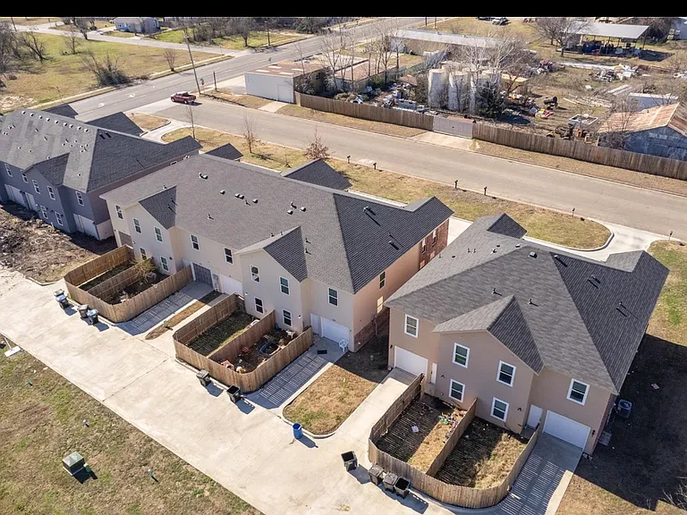 2311 Abilene St — Photo 20