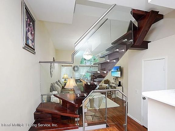2nd image of 22 Regina Ln #3