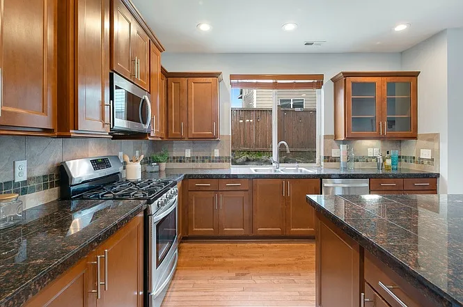 4 bed, 2.5 bath, 2396 sqft, $3,800 — Photo 4