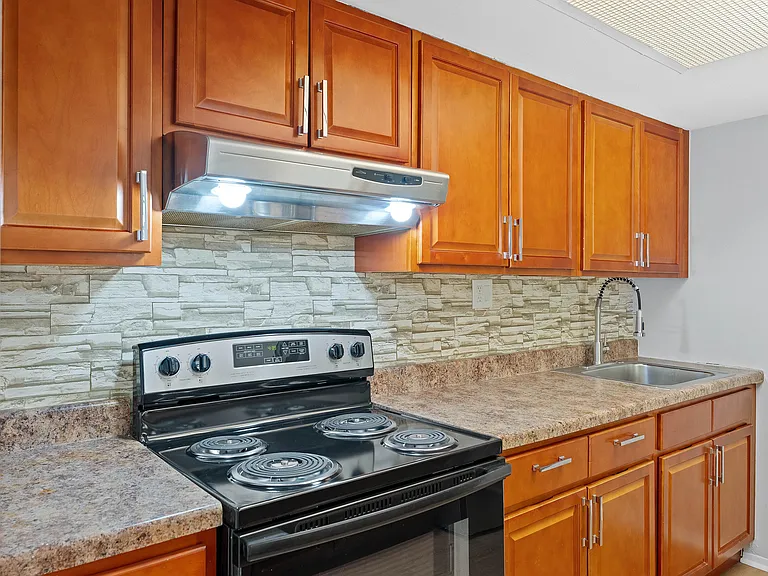 35 Rockland Dr — Photo 22