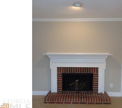 Living Room - Gas Fireplace