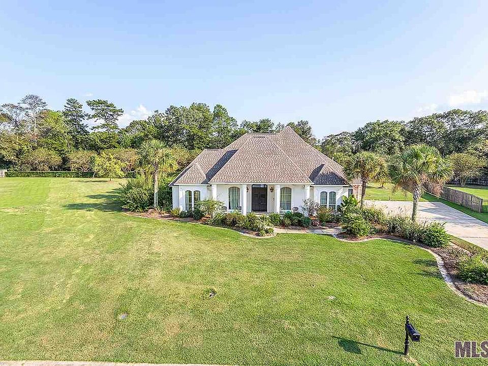 1st image of 25606 Oakmont Ct