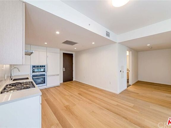 4th image of 877 S Francisco St #608