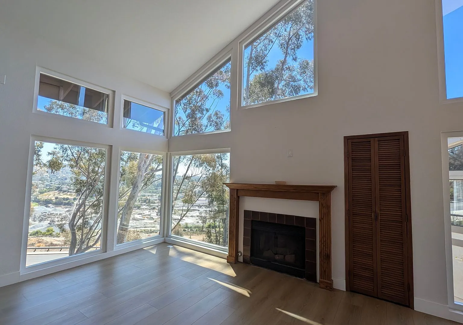 Tierrasanta 3 Bed plus a loft, 3 Bath Canyon Townhome with Views! — Photo 2