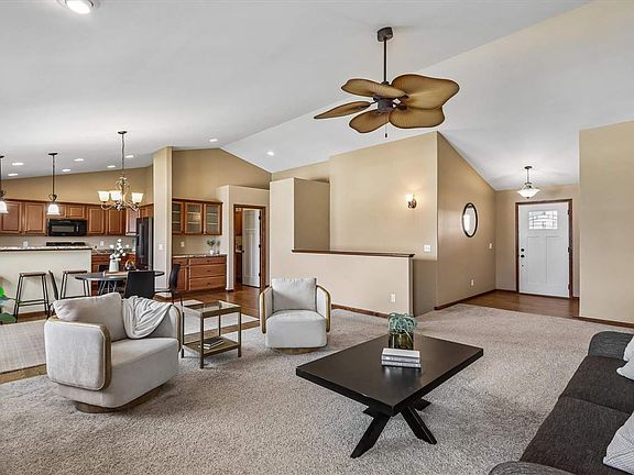 5th image of 412 Rolling Hills Dr