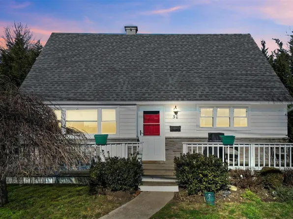 30 Montgomery Avenue, Oceanside, NY 11572