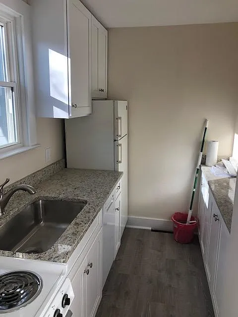 1 bed, 900 sqft, $1,295 — Photo 2