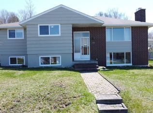 35 Wildwood St, Saint John, NB E2J2V9